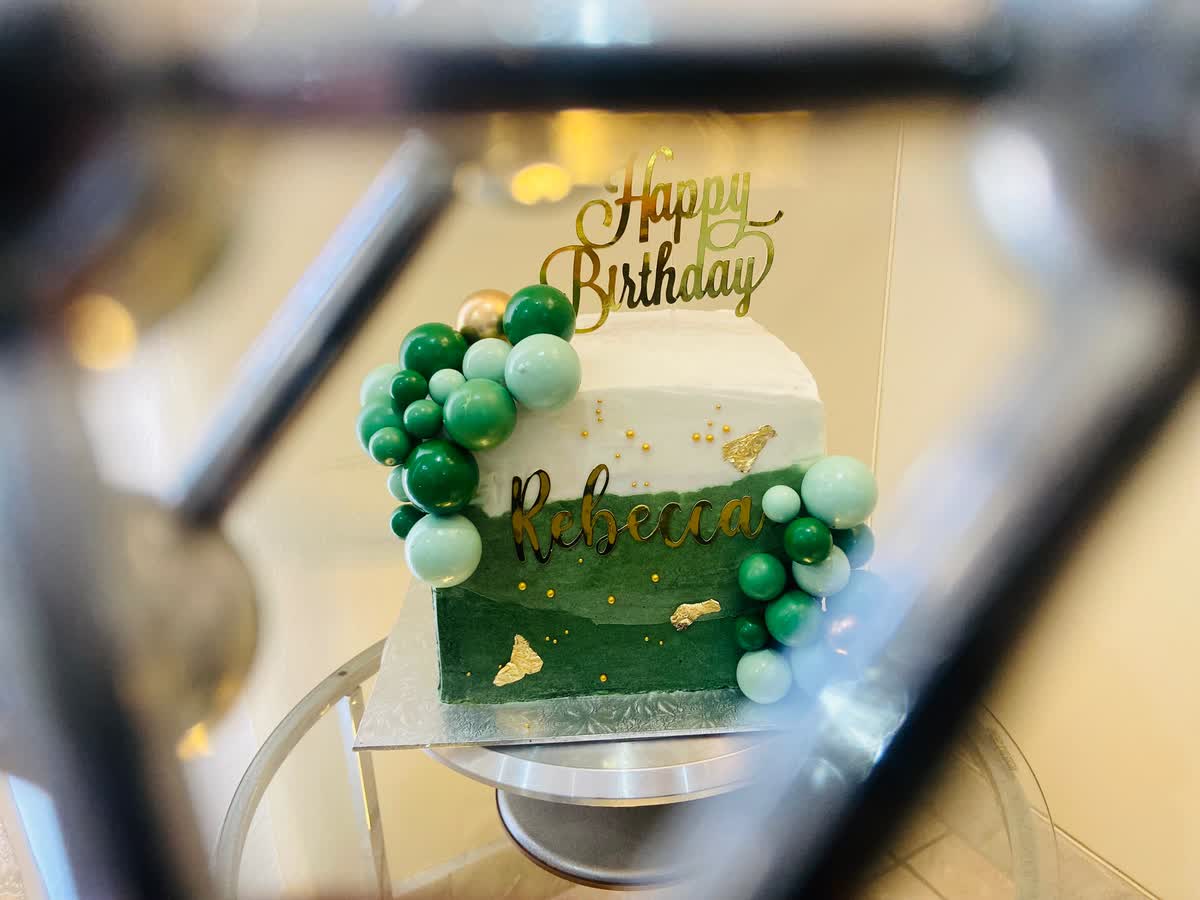 Gâteau d’anniversaire vert et or
